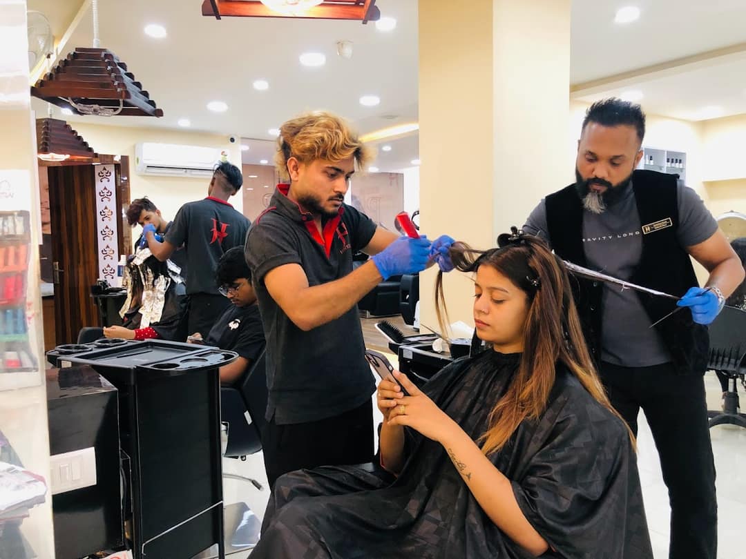 Inside The Jawed Habib Luxury Salon, Bagalur — styling chairs and warm interior
